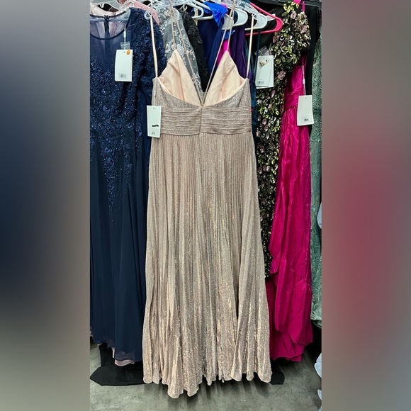 MAC DUGGAL 30725 NWT Pink Shimmer Pleated V-Neck Gown - Picture 6 of 7